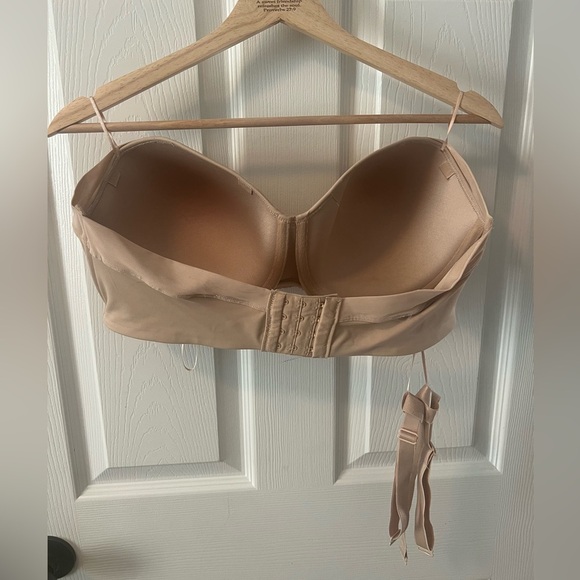 Nude Strapless Bra Size 42D - Picture 2 of 4